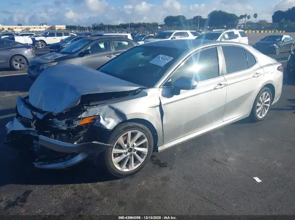 4T1C11AK3MU420233 2021 TOYOTA CAMRY - Image 2