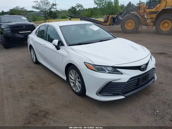 4T1C11AK3MU424931 2021 TOYOTA CAMRY - Image 1