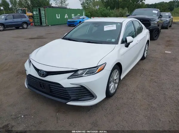 4T1C11AK3MU424931 2021 TOYOTA CAMRY - Image 2
