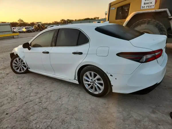 4T1C11AK3MU434066 2021 TOYOTA CAMRY - Image 2