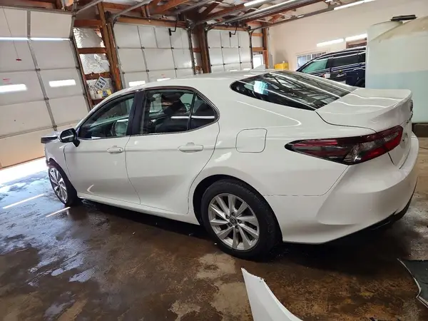 4T1C11AK3MU438036 2021 TOYOTA CAMRY - Image 2