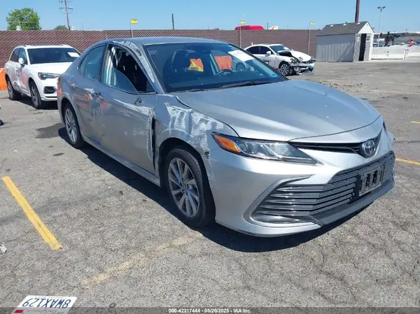 4T1C11AK3MU440014 2021 TOYOTA CAMRY - Image 1
