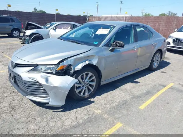 4T1C11AK3MU440014 2021 TOYOTA CAMRY - Image 2