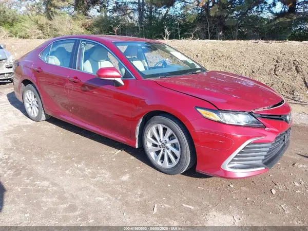 4T1C11AK3MU443057 2021 TOYOTA CAMRY - Image 1