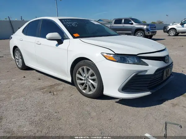 4T1C11AK3MU444015 2021 TOYOTA CAMRY - Image 1