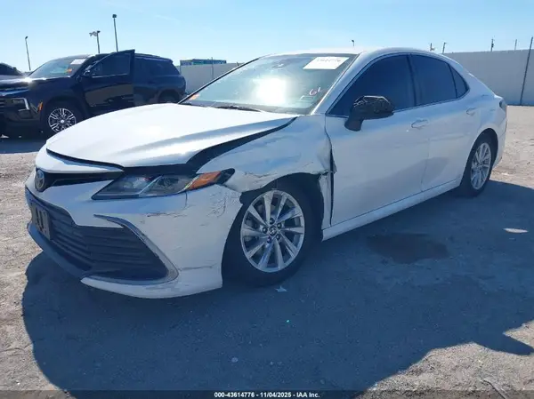 4T1C11AK3MU444015 2021 TOYOTA CAMRY - Image 2