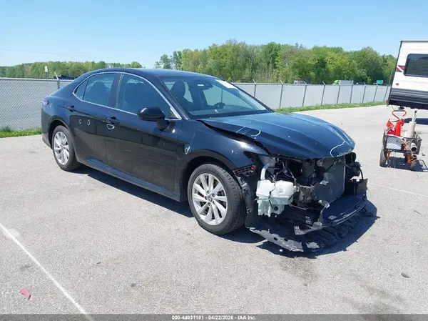 4T1C11AK3MU456388 2021 TOYOTA CAMRY - Image 1
