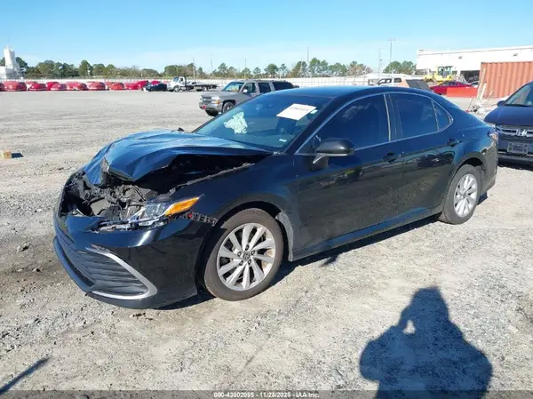 4T1C11AK3MU456469 2021 TOYOTA CAMRY - Image 2