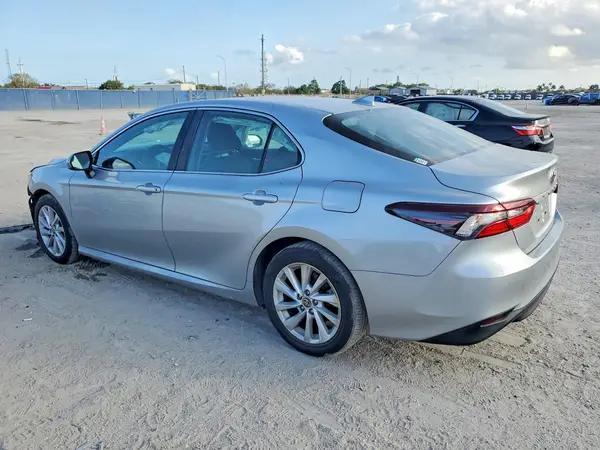 4T1C11AK3MU456939 2021 TOYOTA CAMRY - Image 2