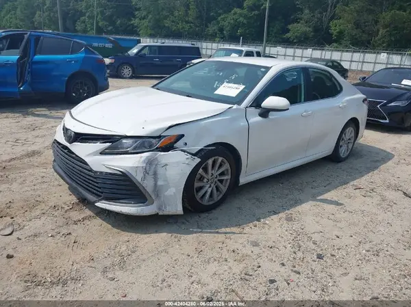 4T1C11AK3MU457198 2021 TOYOTA CAMRY - Image 2