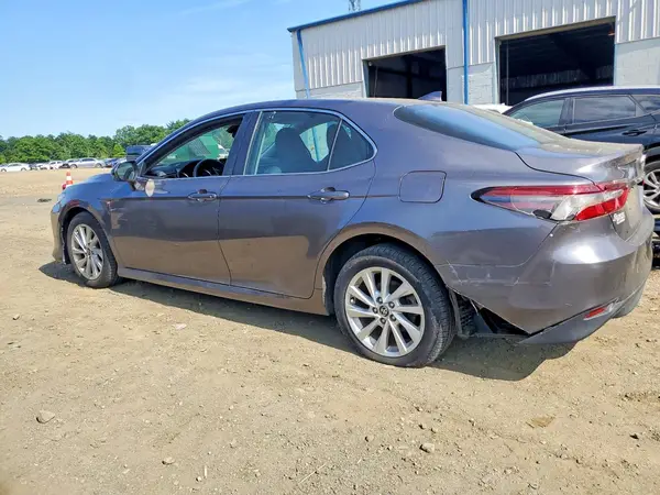 4T1C11AK3MU457895 2021 TOYOTA CAMRY - Image 2