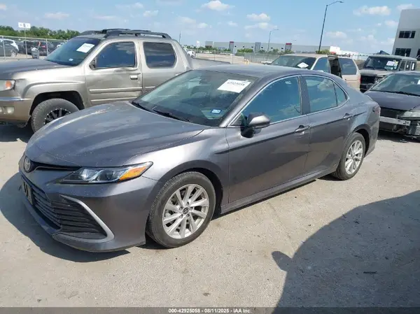 4T1C11AK3MU467519 2021 TOYOTA CAMRY - Image 2