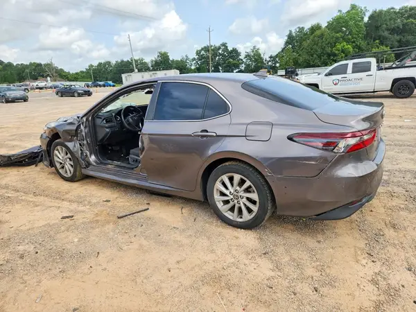 4T1C11AK3MU469366 2021 TOYOTA CAMRY - Image 2