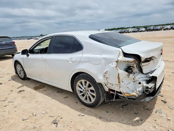 4T1C11AK3MU471070 2021 TOYOTA CAMRY - Image 2