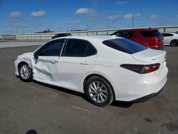 4T1C11AK3MU472753 2021 TOYOTA CAMRY - Image 2
