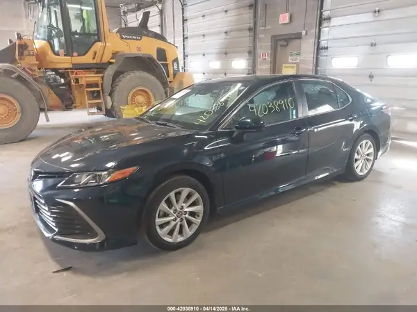 4T1C11AK3MU481310 2021 TOYOTA CAMRY - Image 2