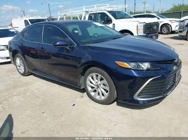 4T1C11AK3MU488757 2021 TOYOTA CAMRY - Image 1