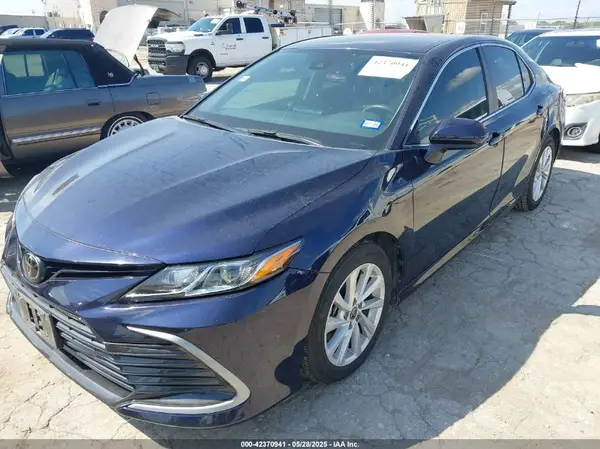 4T1C11AK3MU488757 2021 TOYOTA CAMRY - Image 2