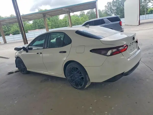 4T1C11AK3MU514693 2021 TOYOTA CAMRY - Image 2