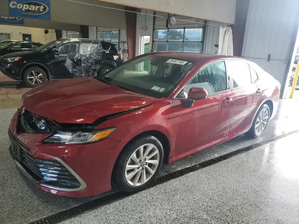 4T1C11AK3MU515388 2021 TOYOTA CAMRY - Image 1