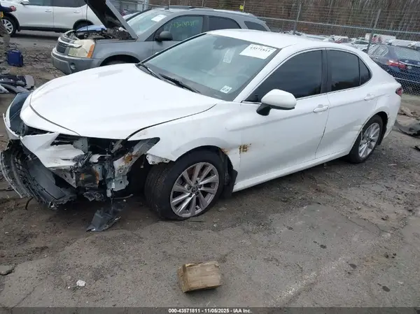 4T1C11AK3MU517822 2021 TOYOTA CAMRY - Image 2