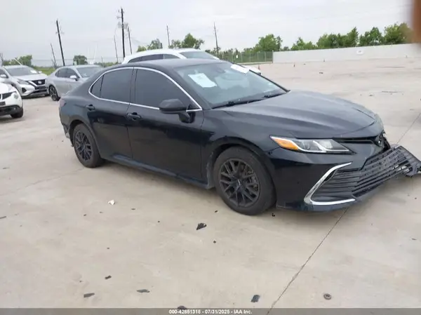 4T1C11AK3MU519215 2021 TOYOTA CAMRY - Image 1