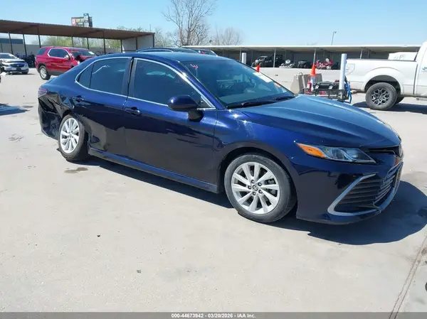 4T1C11AK3MU519554 2021 TOYOTA CAMRY - Image 1