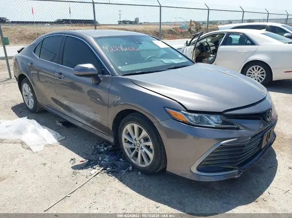 4T1C11AK3MU526276 2021 TOYOTA CAMRY - Image 1