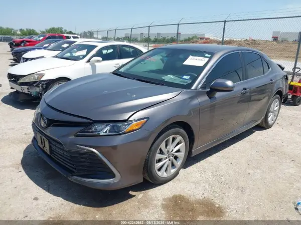 4T1C11AK3MU526276 2021 TOYOTA CAMRY - Image 2