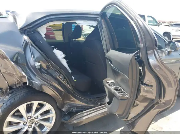 4T1C11AK3MU526889 2021 TOYOTA CAMRY - Image 8