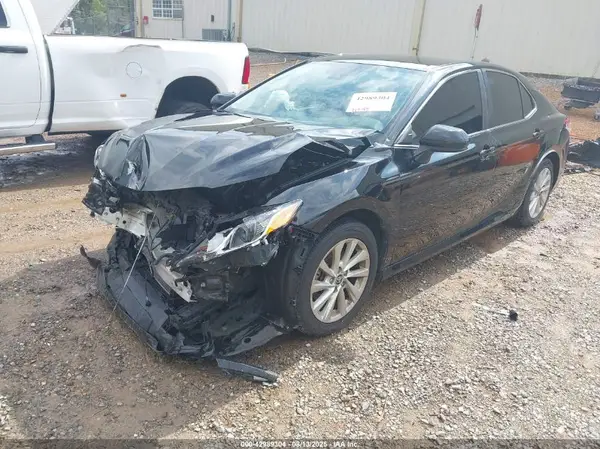 4T1C11AK3MU543126 2021 TOYOTA CAMRY - Image 2