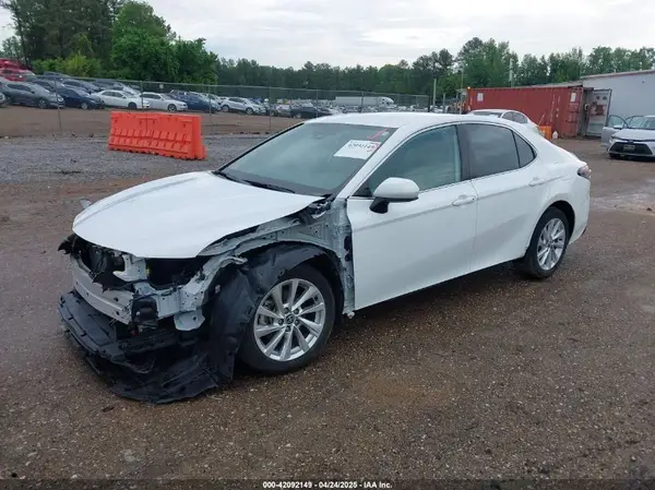 4T1C11AK3MU545250 2021 TOYOTA CAMRY - Image 2