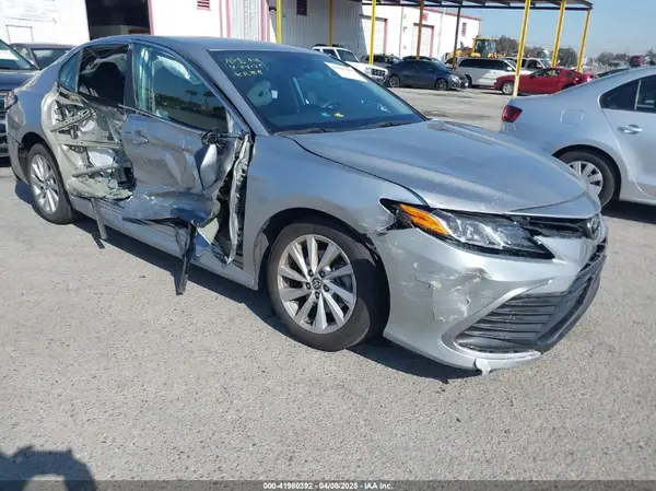 4T1C11AK3MU549928 2021 TOYOTA CAMRY - Image 1