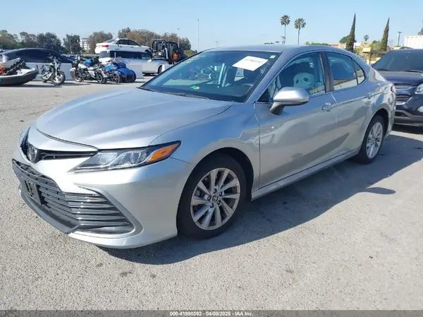 4T1C11AK3MU549928 2021 TOYOTA CAMRY - Image 2