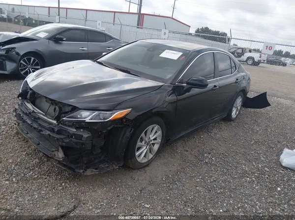 4T1C11AK3MU550318 2021 TOYOTA CAMRY - Image 2