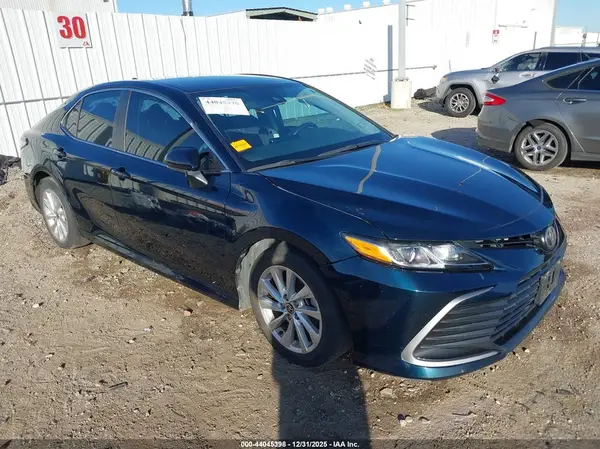 4T1C11AK3MU551193 2021 TOYOTA CAMRY - Image 1