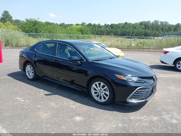 4T1C11AK3MU553347 2021 TOYOTA CAMRY - Image 1