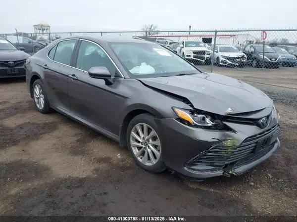 4T1C11AK3MU553820 2021 TOYOTA CAMRY - Image 1