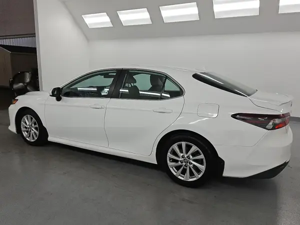4T1C11AK3MU555177 2021 TOYOTA CAMRY - Image 2