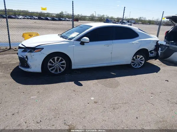 4T1C11AK3MU559083 2021 TOYOTA CAMRY - Image 2