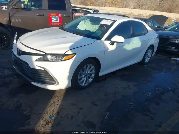 4T1C11AK3MU560475 2021 TOYOTA CAMRY - Image 2