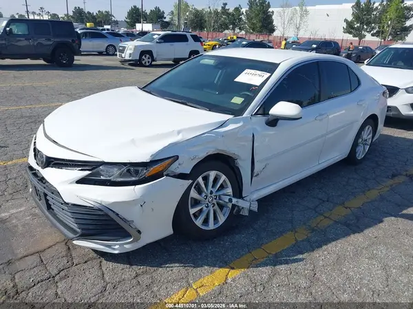 4T1C11AK3MU563103 2021 TOYOTA CAMRY - Image 2