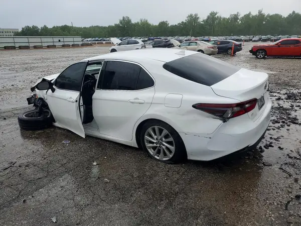 4T1C11AK3MU564204 2021 TOYOTA CAMRY - Image 2