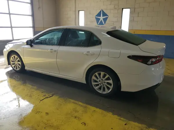 4T1C11AK3MU571802 2021 TOYOTA CAMRY - Image 2