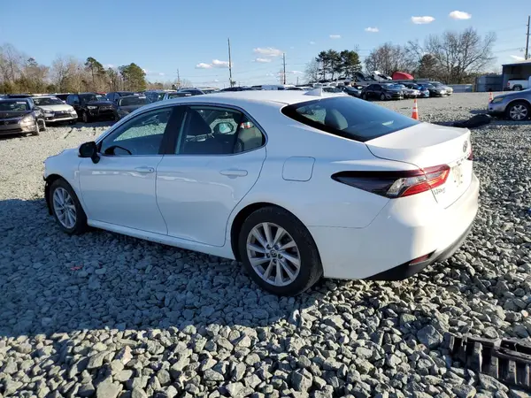 4T1C11AK3MU572965 2021 TOYOTA CAMRY - Image 2