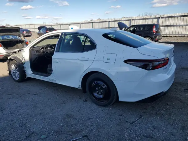 4T1C11AK3MU574327 2021 TOYOTA CAMRY - Image 2