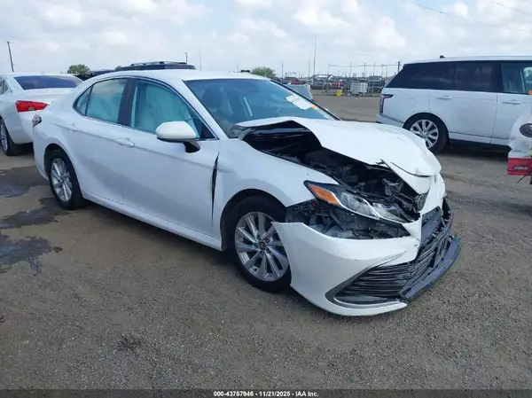 4T1C11AK3MU577082 2021 TOYOTA CAMRY - Image 1