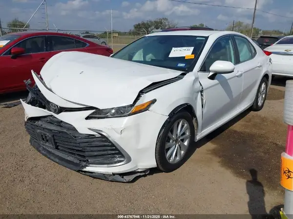 4T1C11AK3MU577082 2021 TOYOTA CAMRY - Image 2