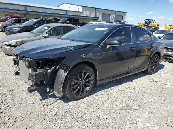 4T1C11AK3MU577695 2021 TOYOTA CAMRY - Image 1