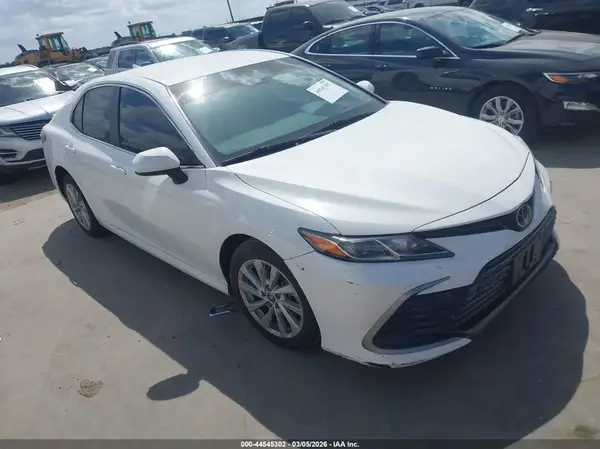 4T1C11AK3MU578667 2021 TOYOTA CAMRY - Image 1